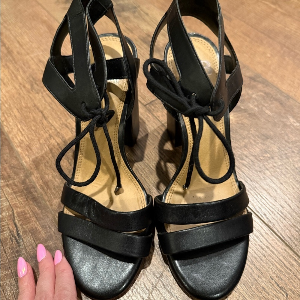 Gianni Bini Black Strappy Block Heel Sandals Size 7.5 - Picture 5 of 7